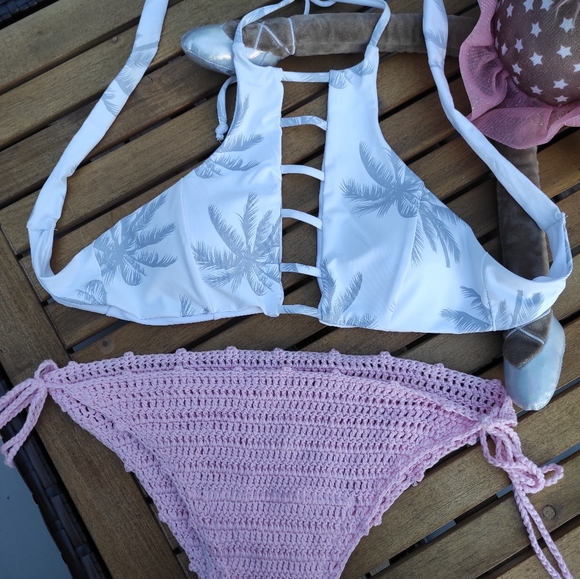Crop top and yarn panties Size M . Two items - Picture 4 of 5